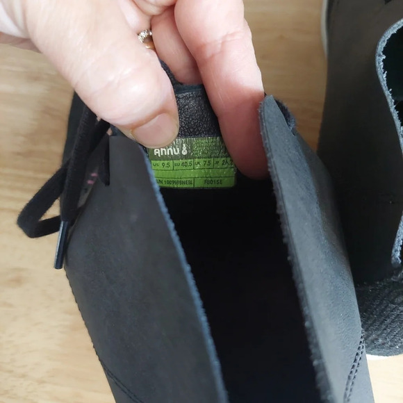 Ahnu Women's Pier 3 lace-up sneaker style ankle boots Size 9.5 Black - Picture 7 of 9